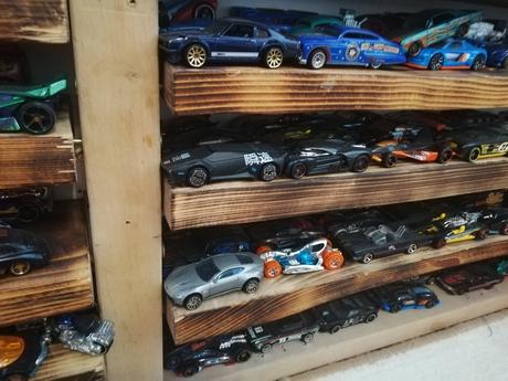 Ponúkam na predaj hot wheels, 