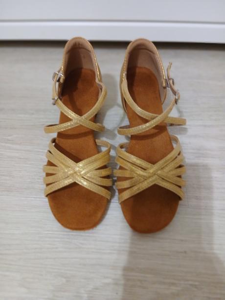 Tanečné topánky, 36