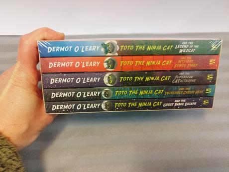 Dermot o'leary - toto the ninja cat set nsp24,