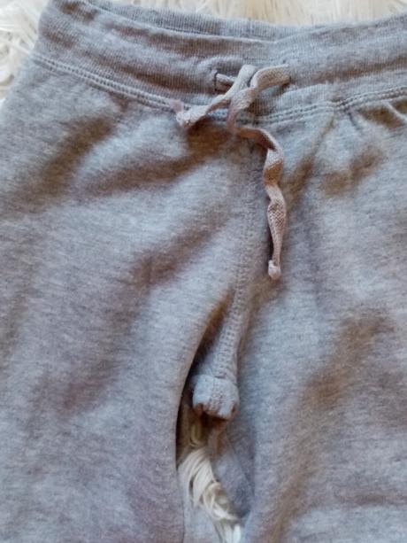 Sivé tepláky, lupilu,98