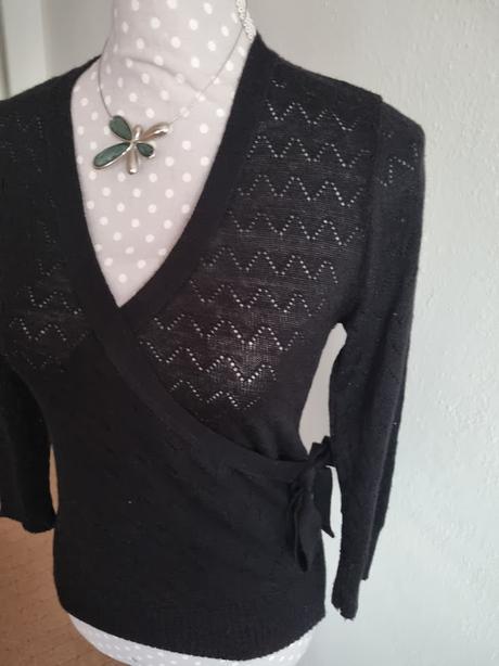 Čierny dierkovaný svetrík liffeline s, s