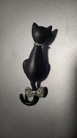 Brošňa mačička,