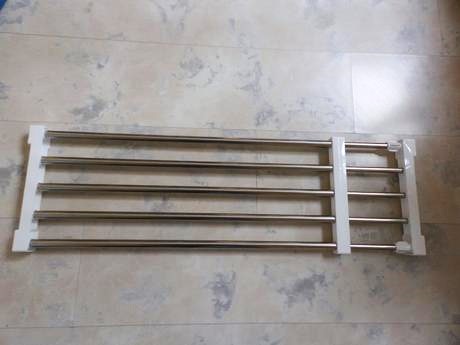 Rozšíriteľný úložný regál/polica, 