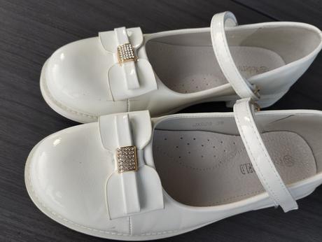 Topánky na 1 sväté prijímanie, 35