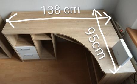 Priestranný rohový písací stôl s úložným priestoro,
