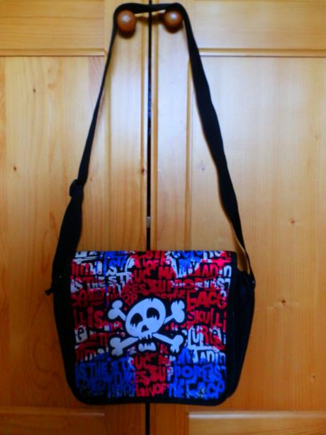 Taška cez plece lebka, 
