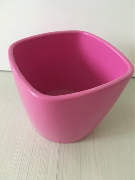 Ruzovy dekoracny kvetinac, 