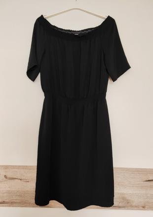 Čierne šaty s odhalenými ramenami, m