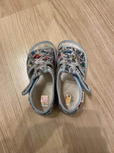 Papuce manik, manik,26