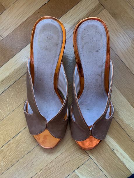 Hnedé platformy, 38