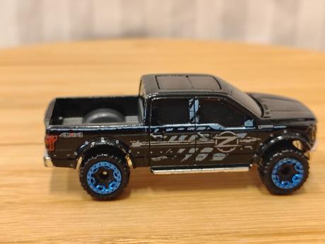 Zberateľský model hot wheels 15 ford f-150 mattel,