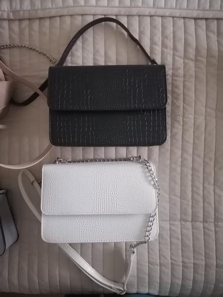 Kabelka čierna/biela crossbody, sinsay