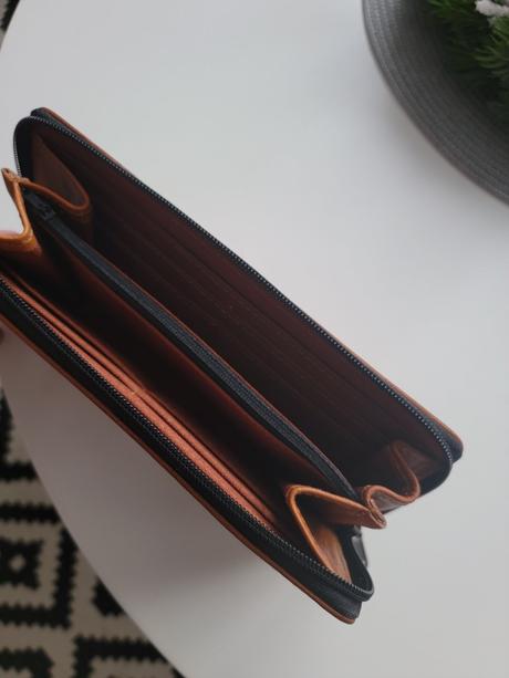 Damska kozena (nie kozenkova) penazenka, 