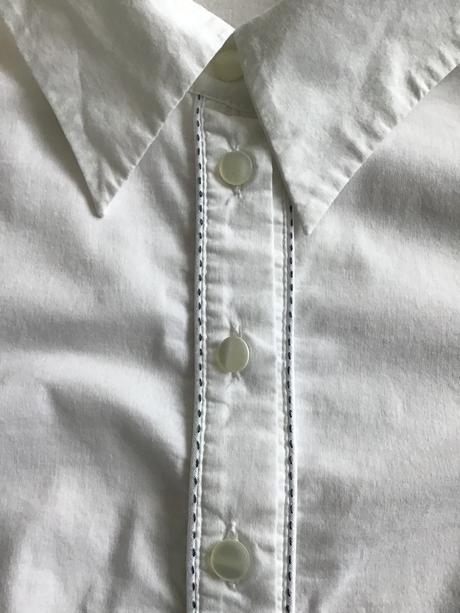 Biela blúzka s modrým vyšívaným lemovaním veľ. 36, 36