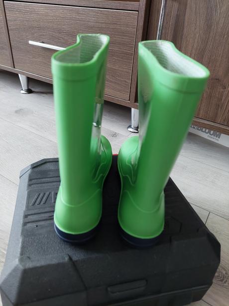 Gumáky do dažďa, 32