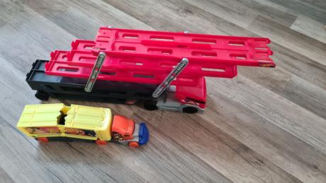 Hot wheels kamión, 
