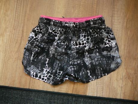 Dievcenske sportove kratasy, 146