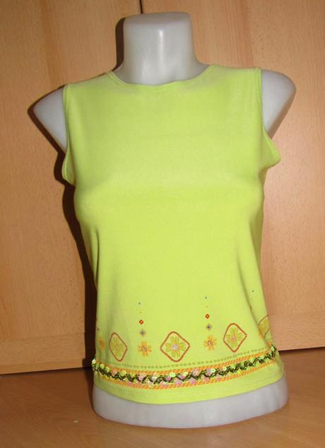 Tričko s ozdobnou aplikáciou, 38