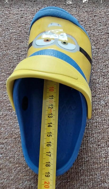 Kroksy minions veľkosť 29, 29