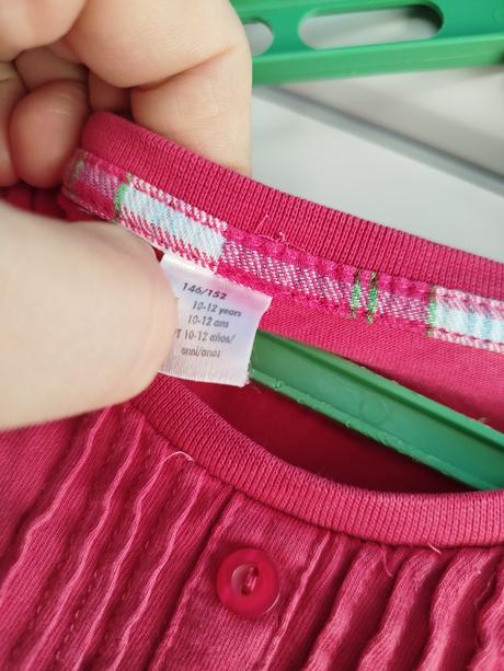 Darujem 146/152, 146