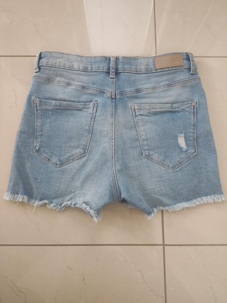 Šortky, clockhouse,38