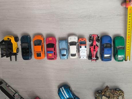 Väčšie autíčká, 10ks,cena 20e spolu alebo 2.50ks,