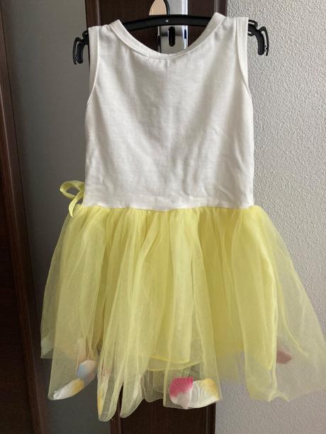 Spoločenské šaty s tylovou sukňou, 80