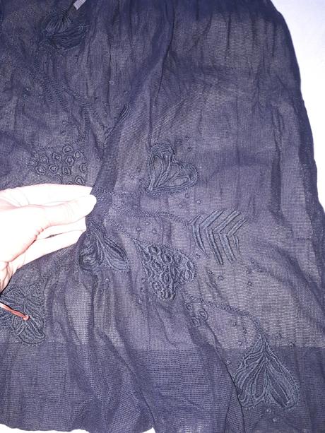 Vyšivaná sukňa, m