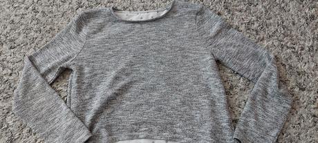 Zaujímavý tenký tričkosvetrík 134 - 140 here+there, c&a,134