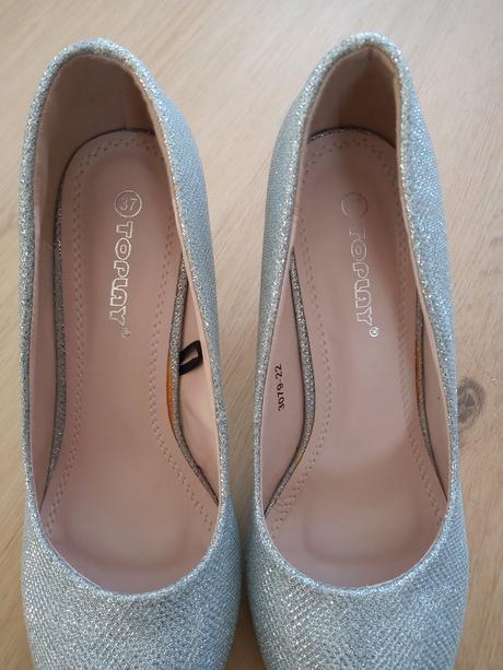 Strieborné lodičky, 36