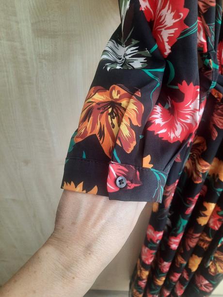 Kvetinkové šaty, 38