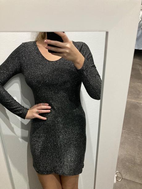 Trblietavé šaty, s