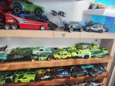 Ponúkam na predaj hot wheels, 