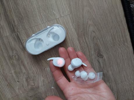 Sluchadla bluetooth,