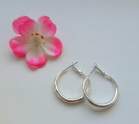 Náušnice striebornej farby, 