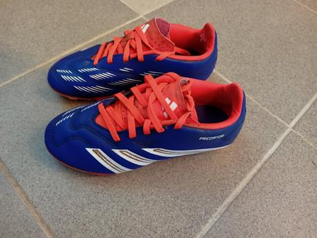 Kopačky zn. predator, veľ. 33, 33