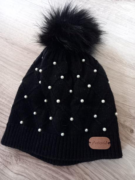 Krásna čiapka s perličkami, 