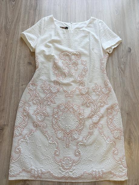 Dámske slávnostné šaty, 48