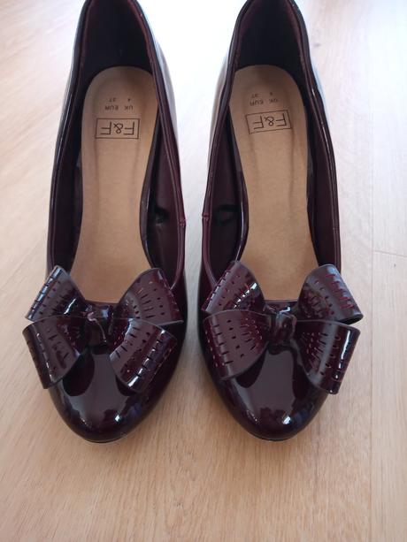 Bordové lesklé lodičky s mašľami, 37