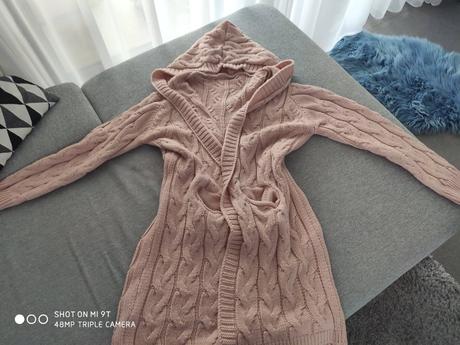 Bledorúžový svetrík, m