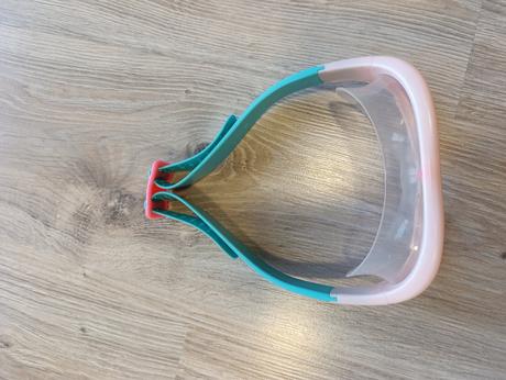 Dievčenské potápačské okuliare, 