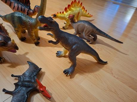 Dinosaury, hracky, 