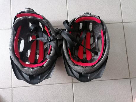 Cyklistická prilba, s