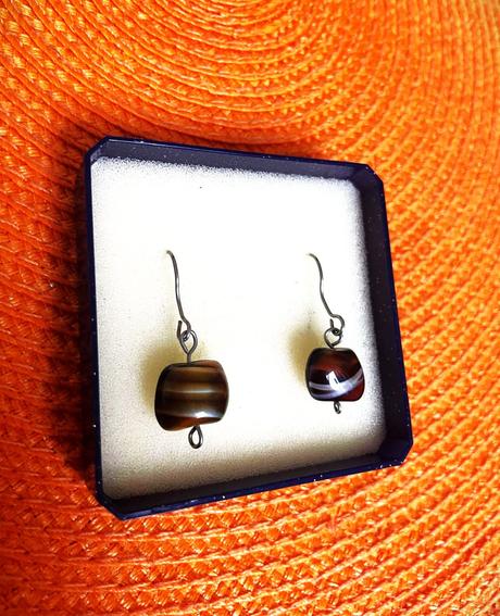 Náušnice z achátu, 