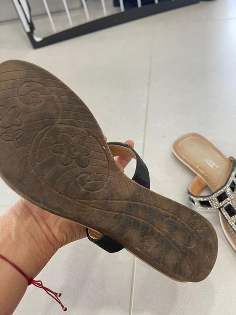 Šlapky s kamienkami, 38