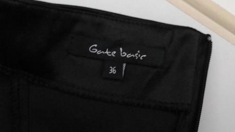 Cierne saty s vybijanym dekoltom nenosene, gate,36