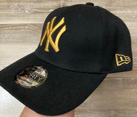 Šiltovka new era čierno-zlatá ,len odskúšaná nová, 