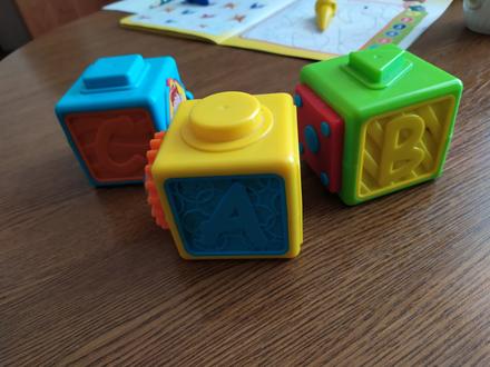 Edukatívne kocky fisher-price,