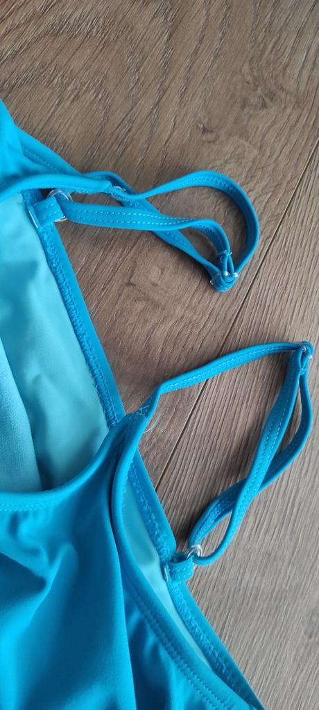 Dievčenské plavky, 164