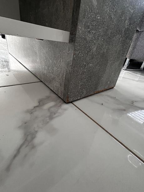 Bielosivy konferenčný stolik, 